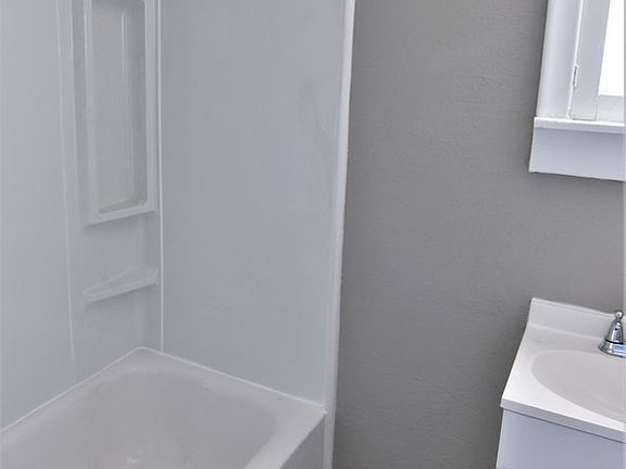 4th image of 1310 Vestal Ave #2