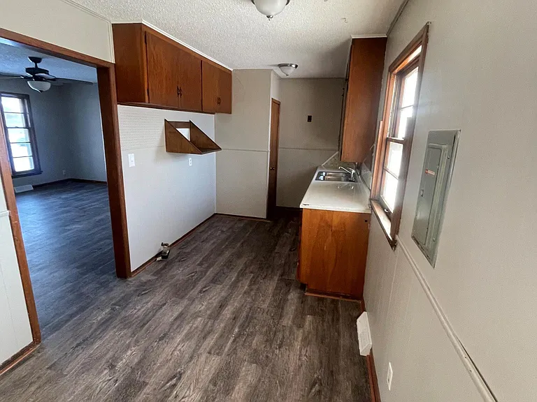 1407 E Alturas Ave — Photo 6