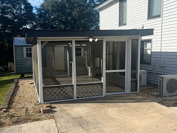 2nd image of 112 Pasley St