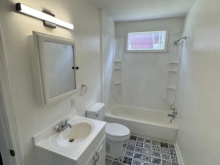 115 S Leo St #6 — Photo 6