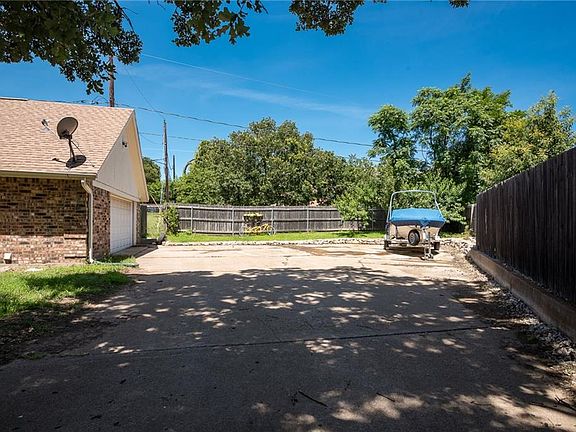 3rd image of 5017 Dawnwood Ct