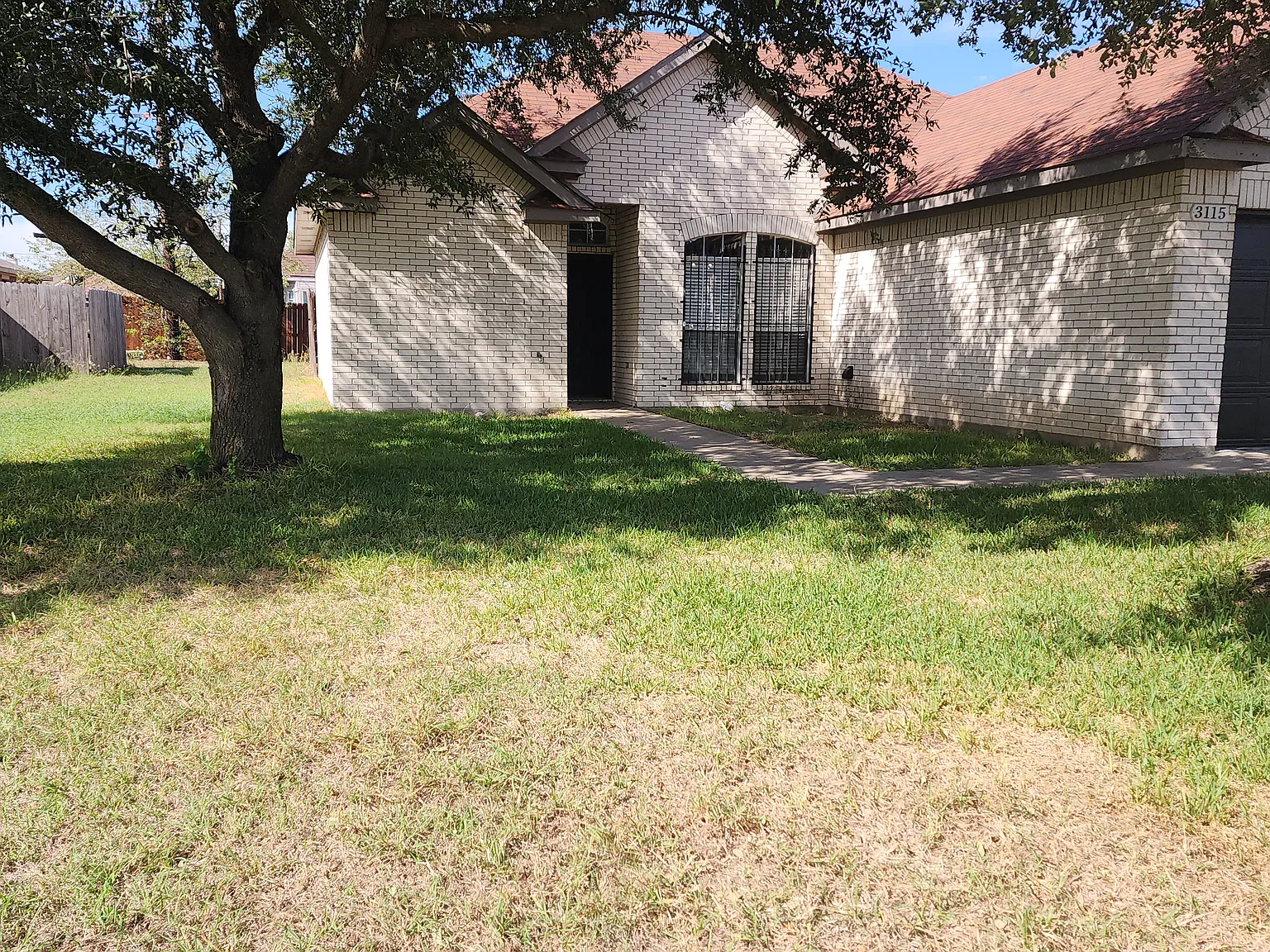 3 bed, 1200 sqft, $1,895 — Photo 2