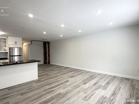 3rd image of 42 Wenlock Cres #1