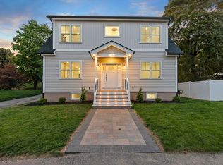 10 Ames St, Wakefield, MA 01880