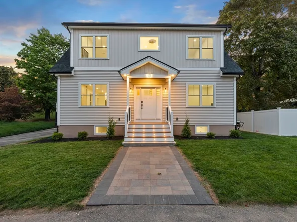 10 Ames St, Wakefield, MA 01880