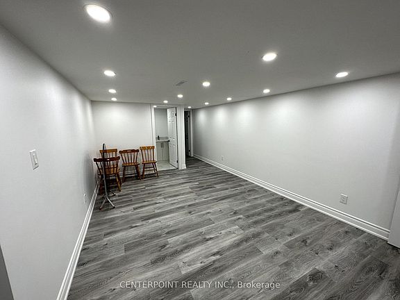 4th image of 45 Southlawn Dr