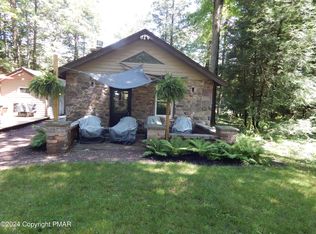 125 McCauley Ave, Pocono Pines, PA