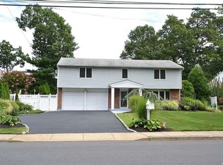 321 Browns Rd, Nesconset, NY 11767