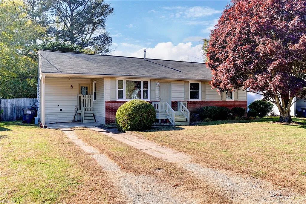 3 bed, 1.5 bath, 984 sqft, $2,000 — Photo 2