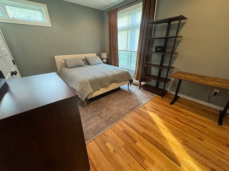 1518 Baldwin St — Photo 4