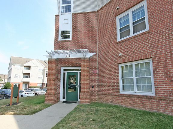5th image of 319 Eagle Landing Ct #B