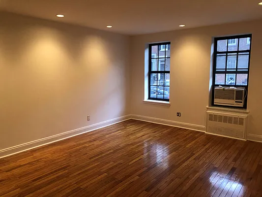 Rented by Waverly Realty Associates | media 8