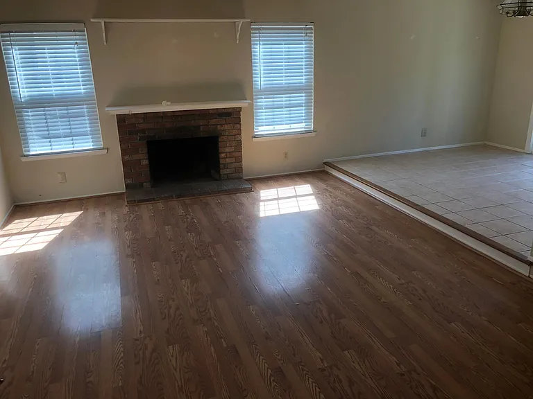 325 Kimberly Dr — Photo 2