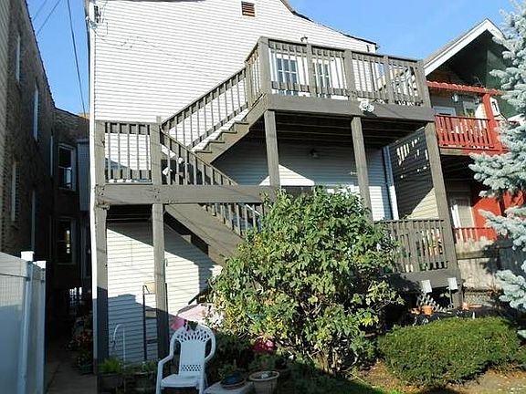 5th image of 2827 N Sacramento Ave #2