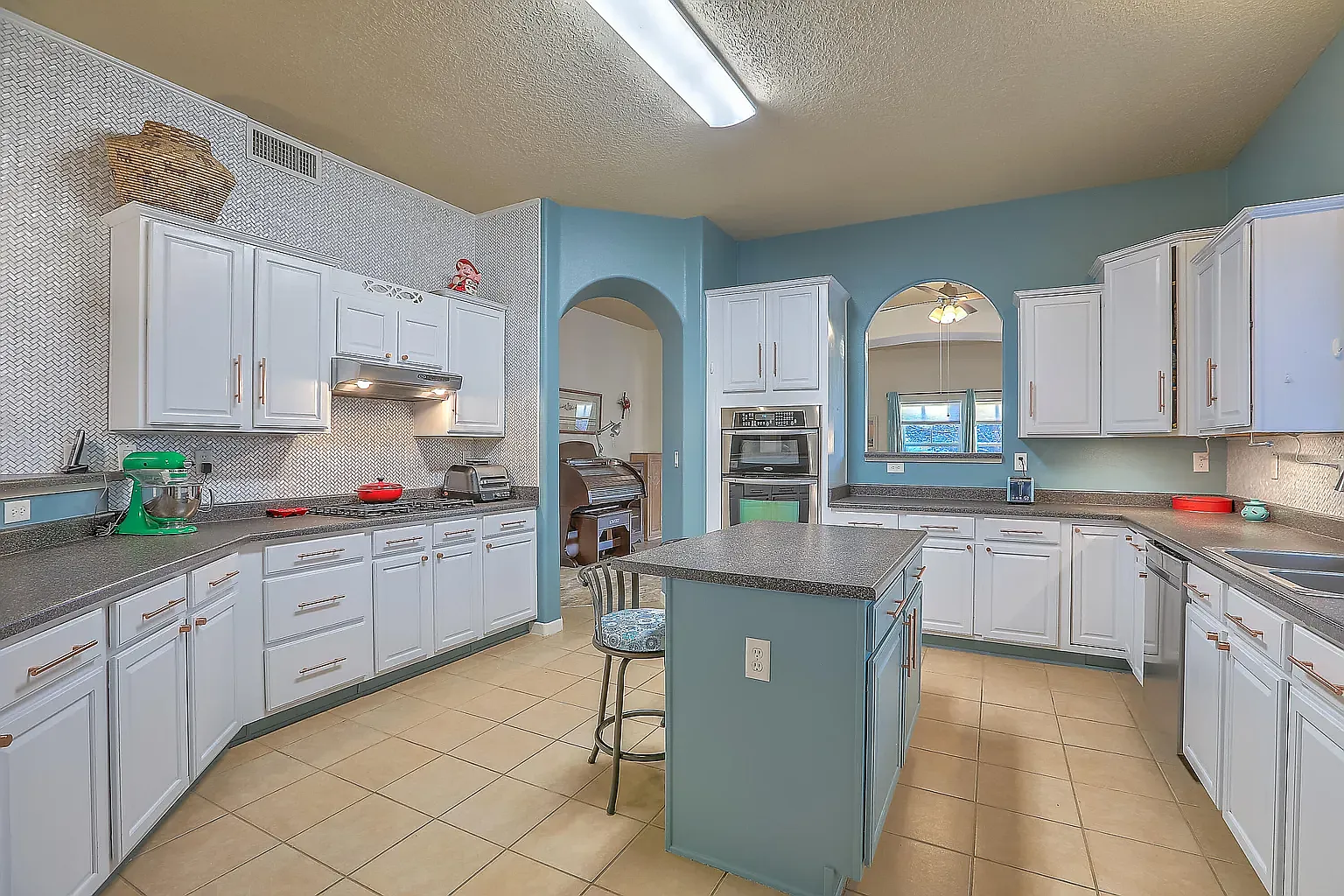 3 bed, 2009 sqft, $2,500 — Photo 1