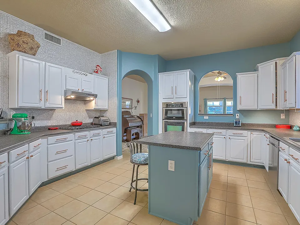 1042 Reynosa Loop SE