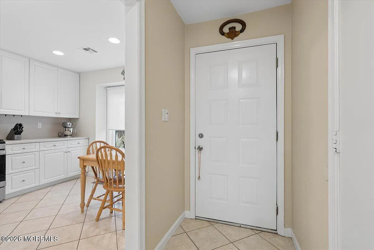 3 bed, 3.5 bath, 1745 sqft, $3,500 — Photo 2