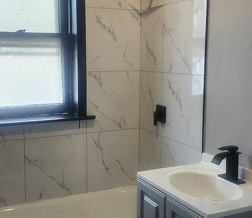 2nd image of 8056-58 S Calumet Ave #320-1