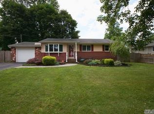 209 Juniper Rd, Kings Park, NY 11754