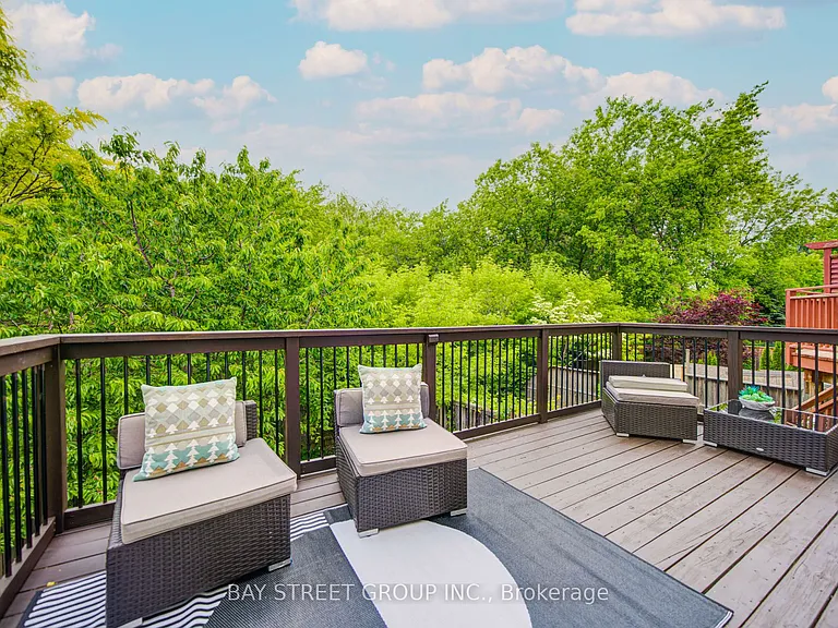 46 Romance Dr — Photo 3