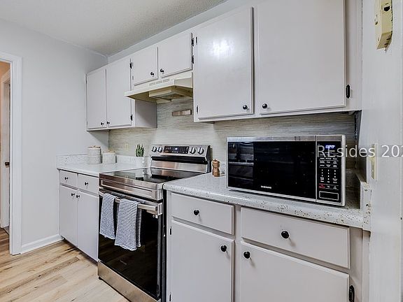 4th image of 1750 Ashton Dr