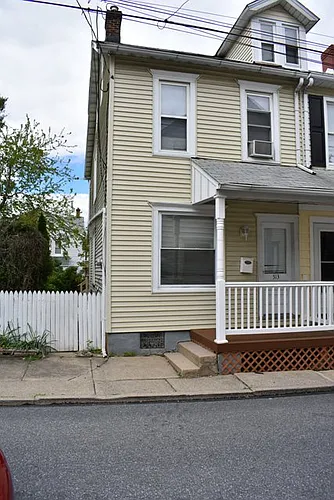 513 Hanover St Photo 1