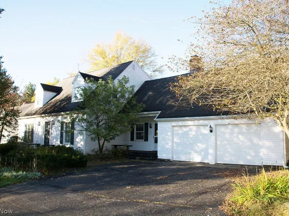 71 Maple Hill Dr, Chagrin Falls, OH 44022