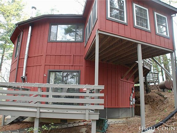 3rd image of 261 Grindstone Ln