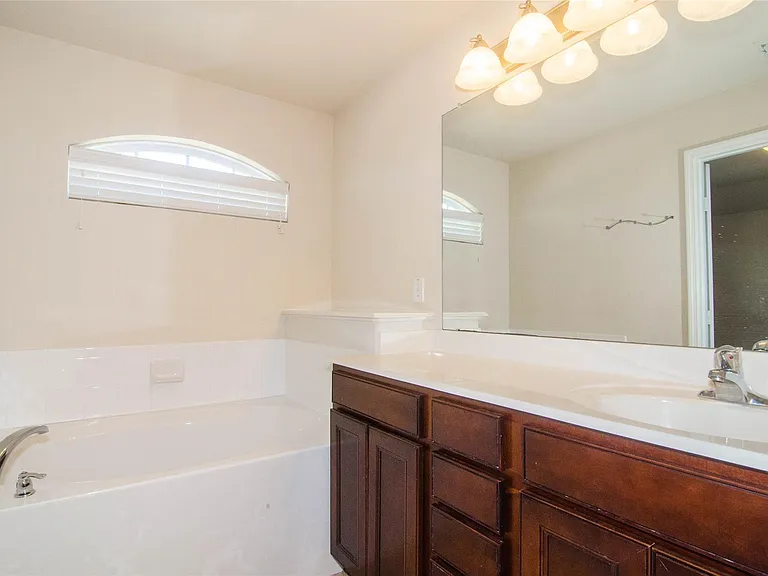 3939 Calgary Cir — Photo 14