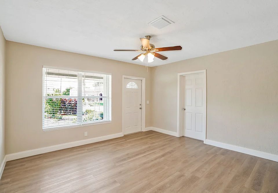 1st image of 109 NW 4th Ave