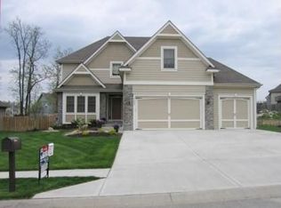 9033 N Saint Clair Ave, Kansas City, MO 64154