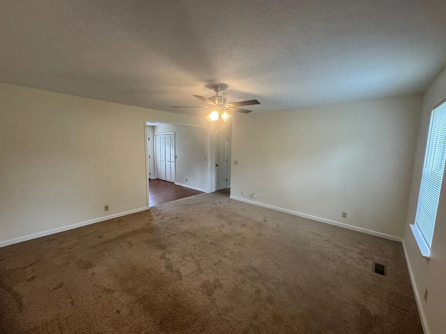 For Lease- 2 Bedroom Duplex Minutes From 840! — Photo 4
