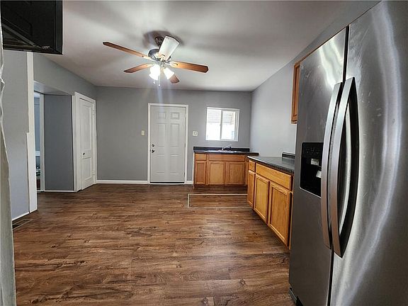 4th image of 702 Corby St