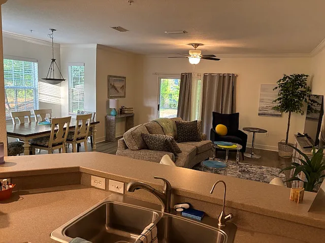 3 bed, 2.5 bath, 1631 sqft, $5,500 — Photo 1