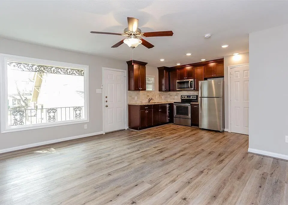808 1/2 W Main St #1