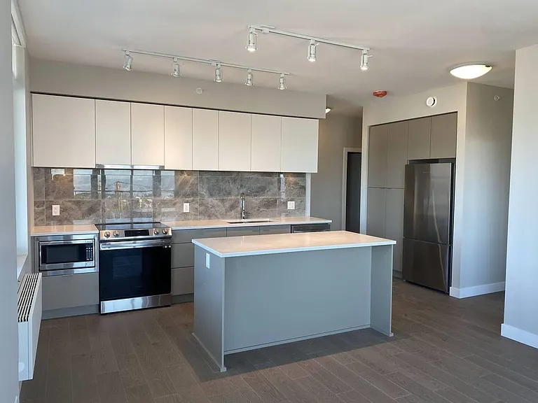 8725 University Cres #1901 — Photo 4