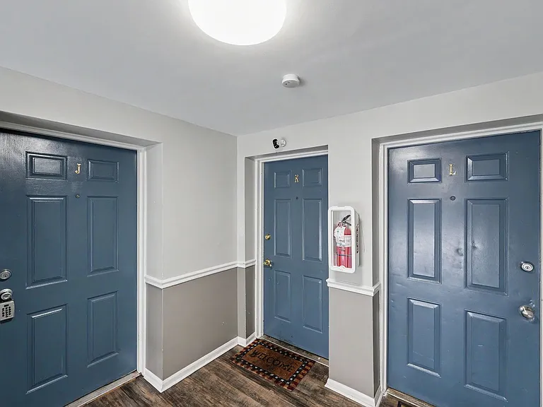 1624 Arlyn Cir #J — Photo 12