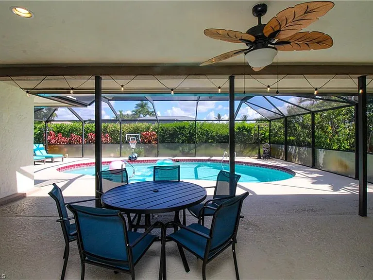 213 Bay Meadows Dr — Photo 2