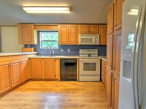 5th image of 714 Cross Roads Dr