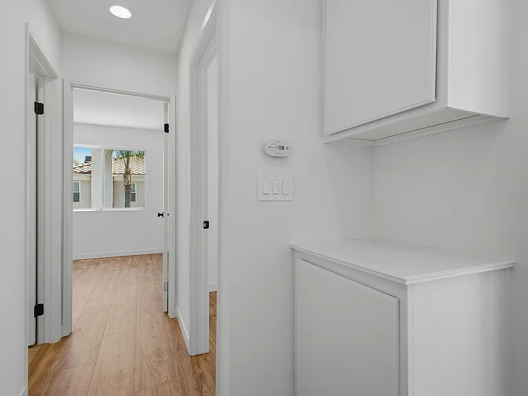2338 Huntington Dr — Photo 15