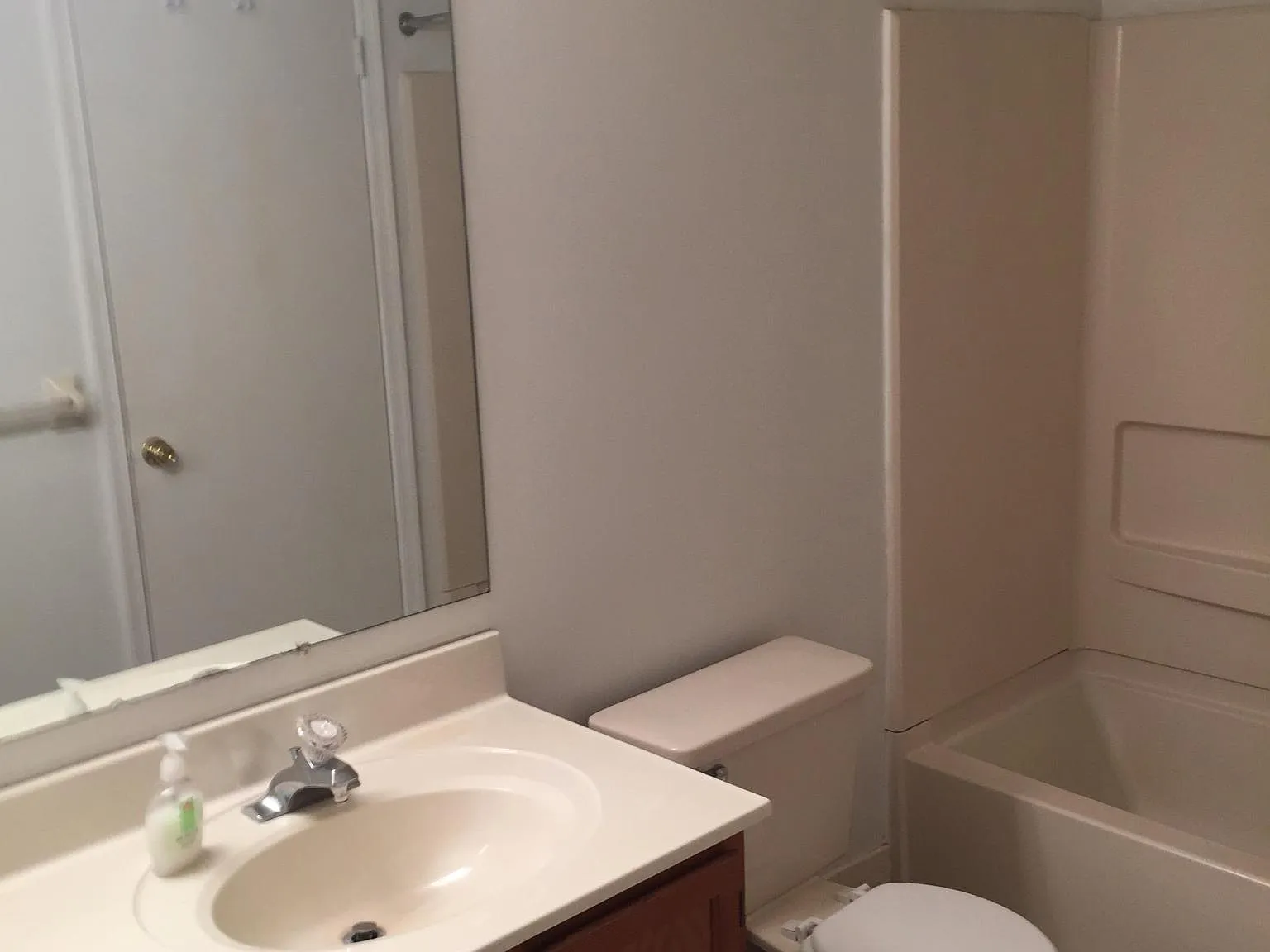 2 bed, 1084 sqft, $1,950 — Photo 4