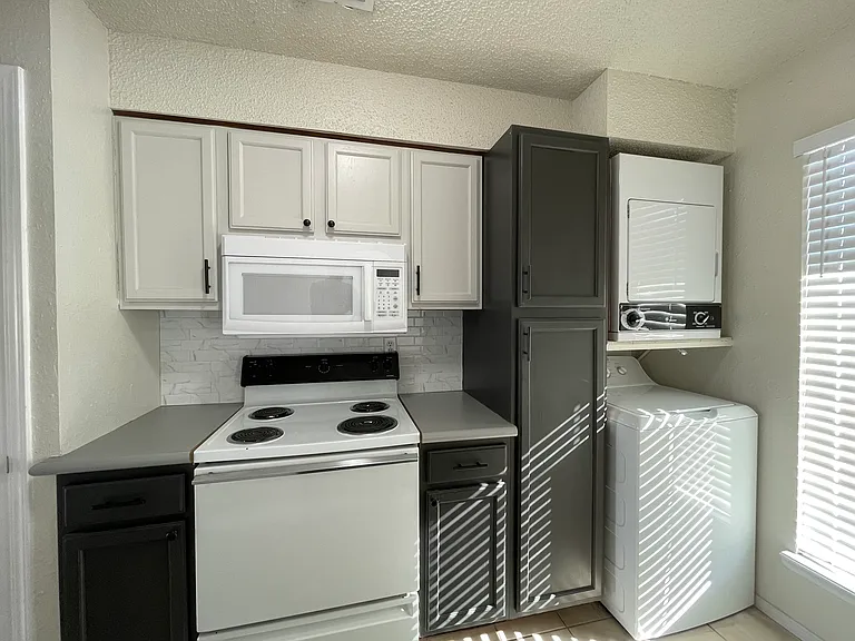 2253 Donna Dr — Photo 6