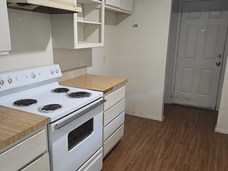 1703 Windsong Ln — Photo 3