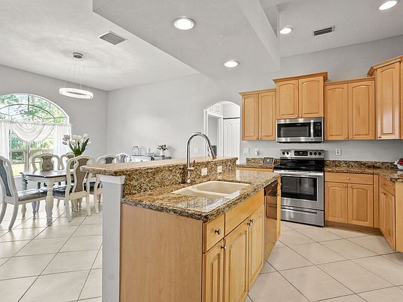 3rd image of 2773 SW Dallas St