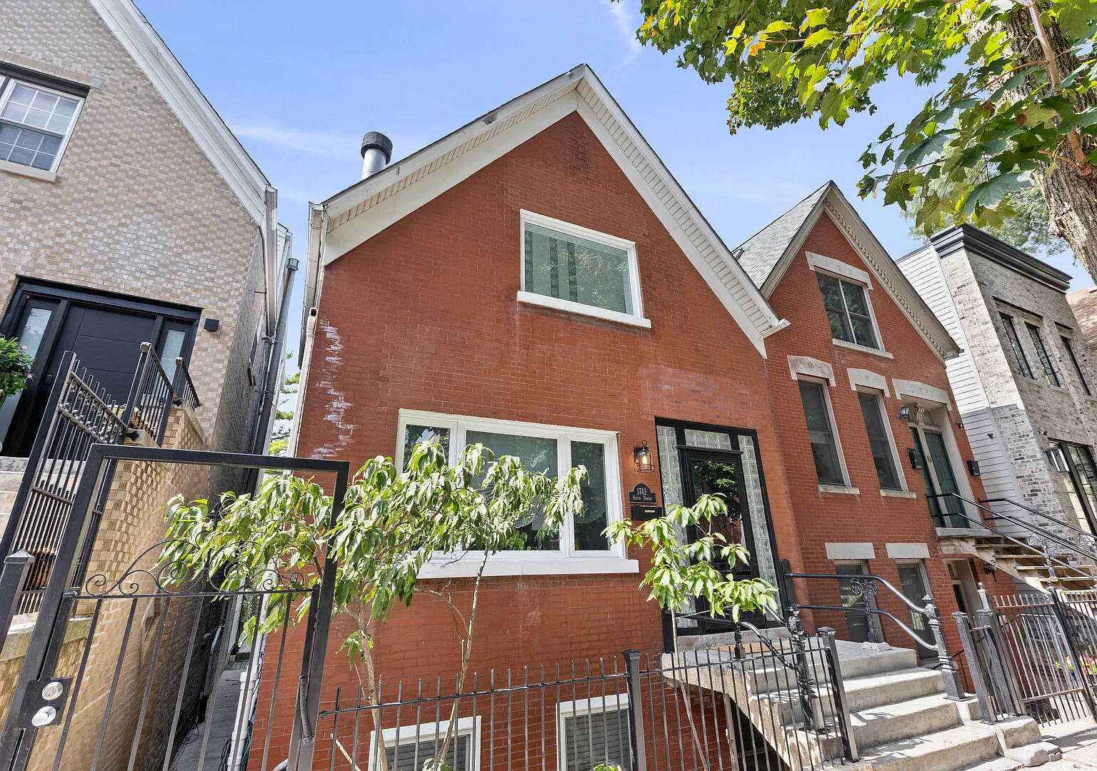Luxury Furnished Bucktown Carriage House | 4 Bedrooms | 4 Bathrooms | — Photo 1
