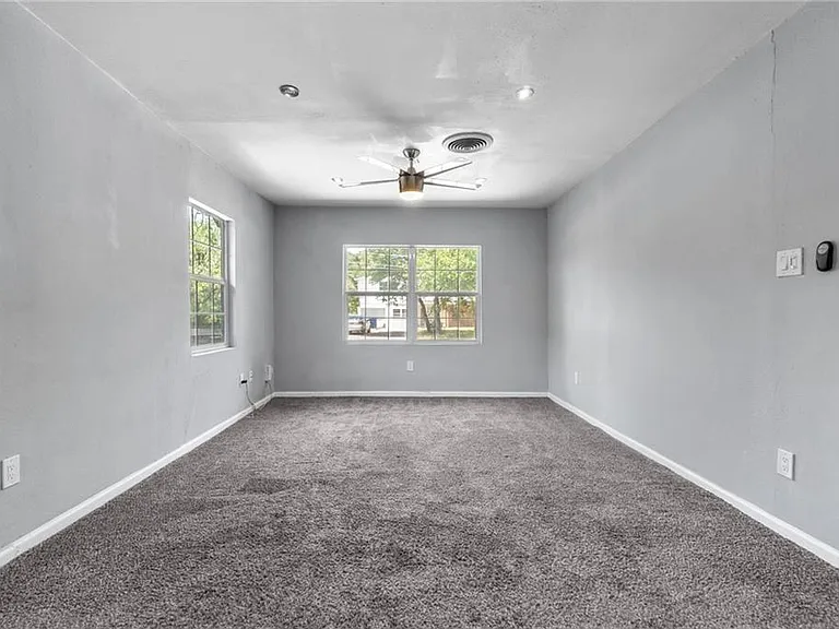 2105 Fortview Rd — Photo 22