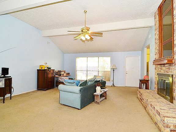 4th image of 3607 Fiddlers Green Dr