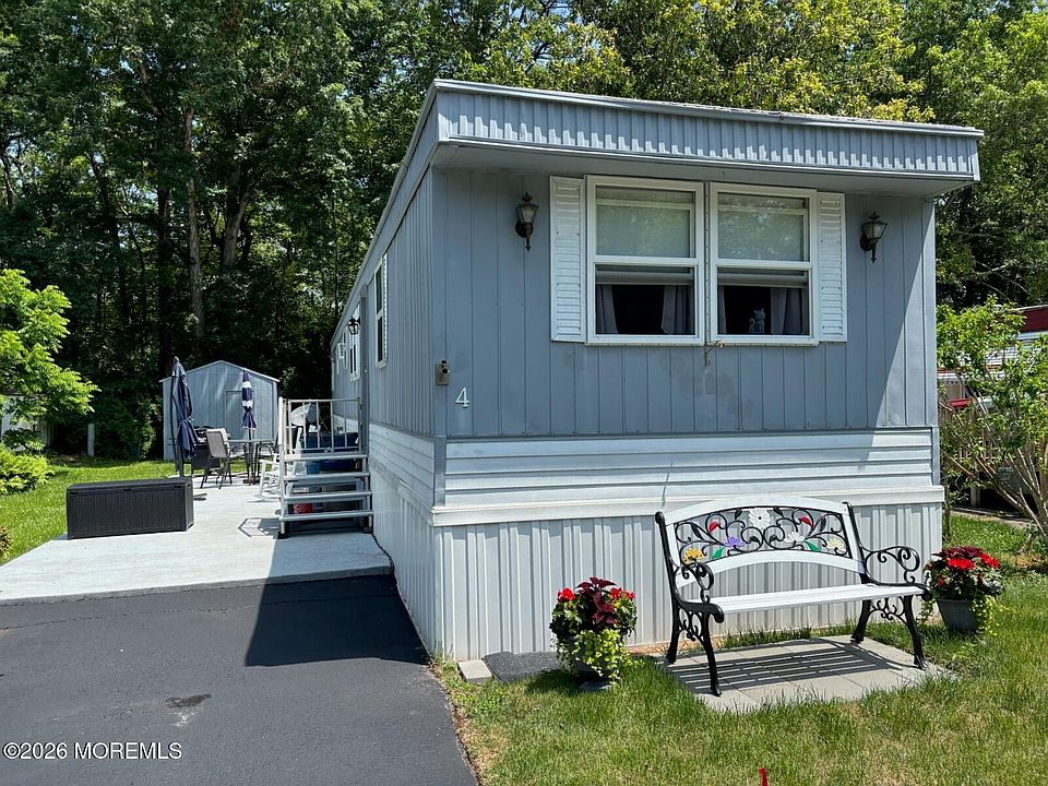 1st image of 4 Alexander Avenue