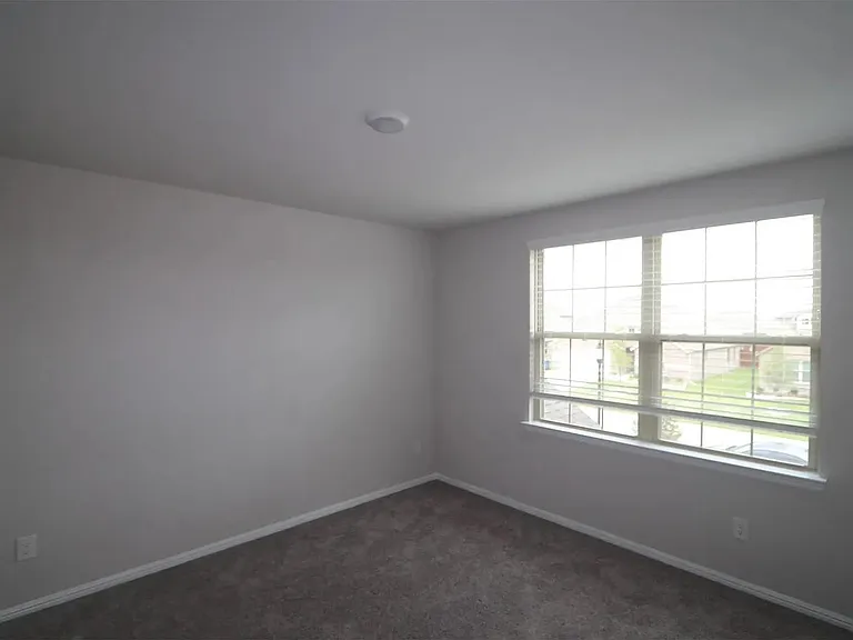 13068 Yellowstone Way — Photo 3