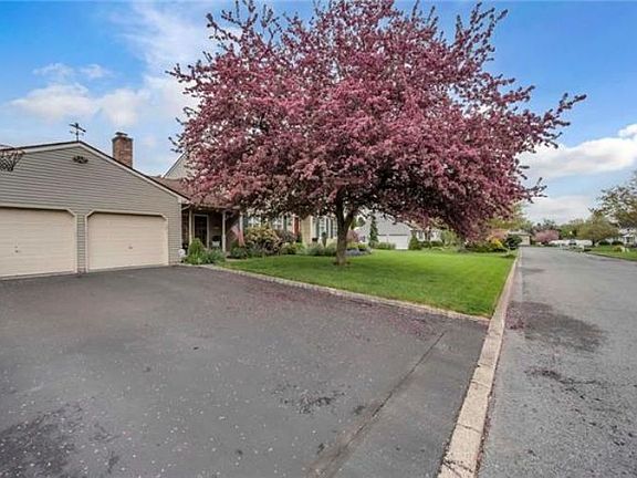 4th image of 527 Trails End Ct